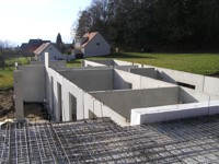 Pasivní dům z betonu je stavěn s menšími náklady a navíc je celkově úspornější.