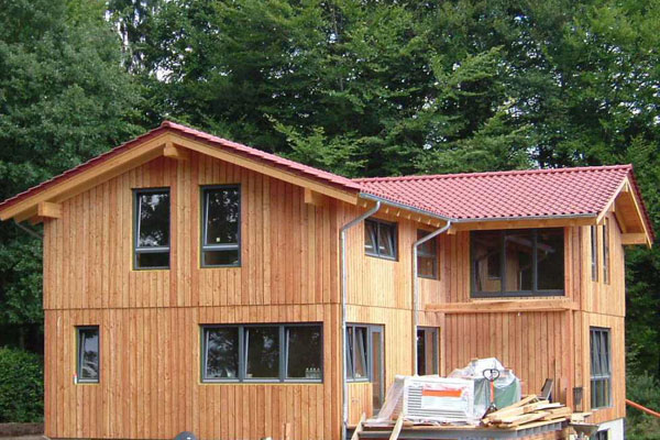 Dřevostavba z masivu splňuje nároky na nízkoenergetické bydlení.