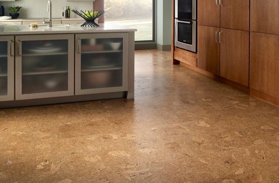 Korkové podlahy mají vynikající vlastnosti - tlumí kročejový hluk, tepelně izoluje, je odolný vůči plísním, je pružný...