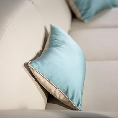 Kvalitní polštářky zvelebí vaší sedačku a dopřejí vám pohodlné posezení. Nebojte se kontrastních barev. Foto: Sedackyphase.cz