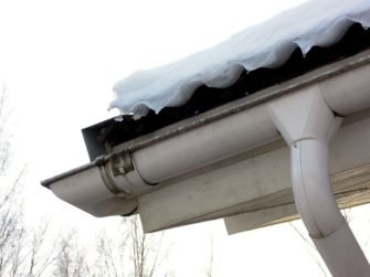Kontrola střechy a střešní krytiny po zimě