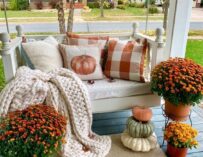 Jak vytvořit útulný podzimní koutek na balkóně nebo zahrádce