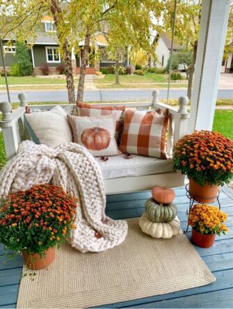 Jak vytvořit útulný podzimní koutek na balkóně nebo zahrádce